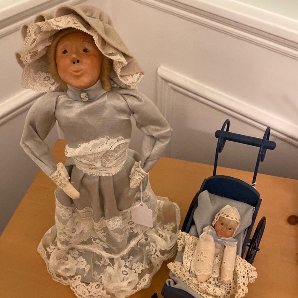 Byers Choice Caroler Mother and baby